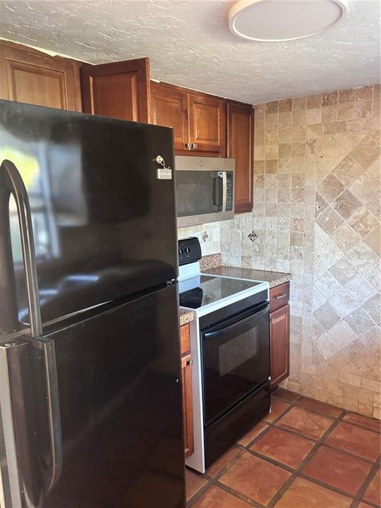 For Sale: $175,000 (2 beds, 2 baths, 928 Square Feet)
