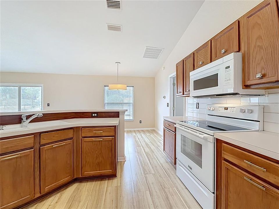 For Sale: $254,000 (3 beds, 2 baths, 1362 Square Feet)