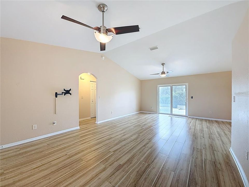 For Sale: $254,000 (3 beds, 2 baths, 1362 Square Feet)