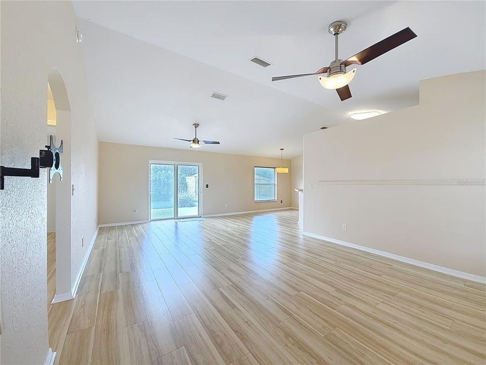 For Sale: $254,000 (3 beds, 2 baths, 1362 Square Feet)