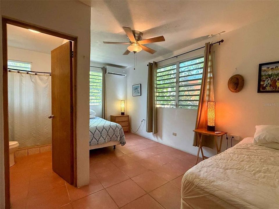 For Sale: $795,000 (4 beds, 4 baths, 1316 Square Feet)