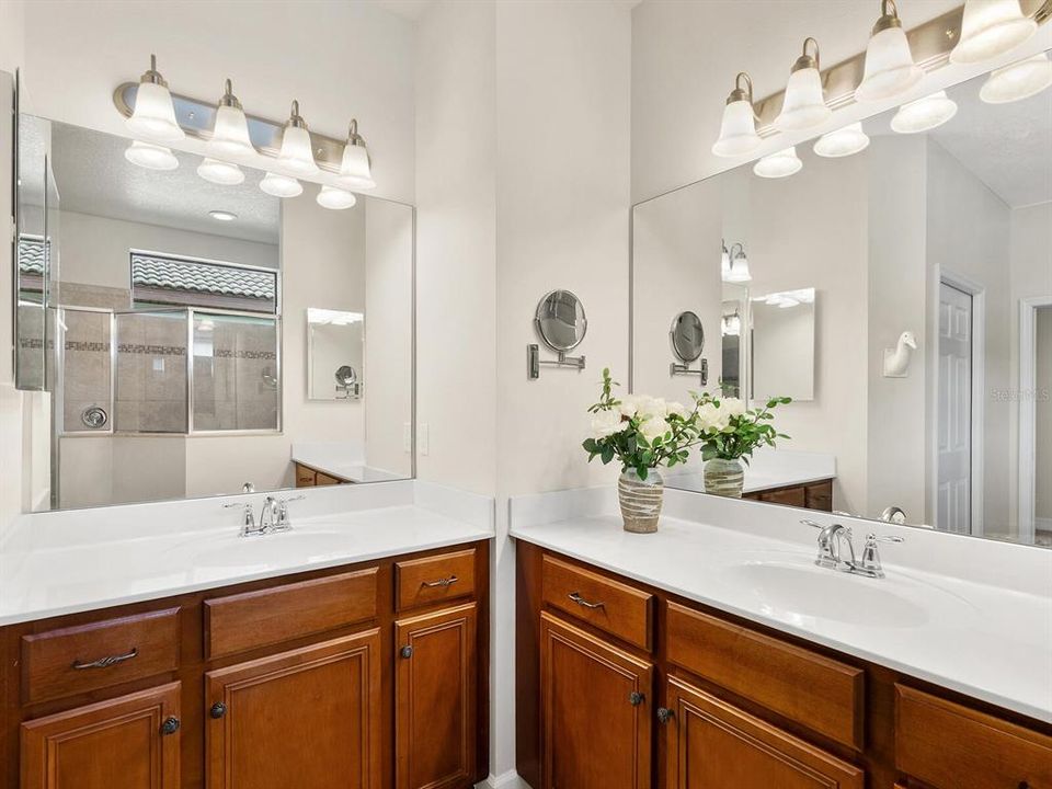 На продажу: $419,900 (2 спален, 2 ванн, 1908 Квадратных фут)