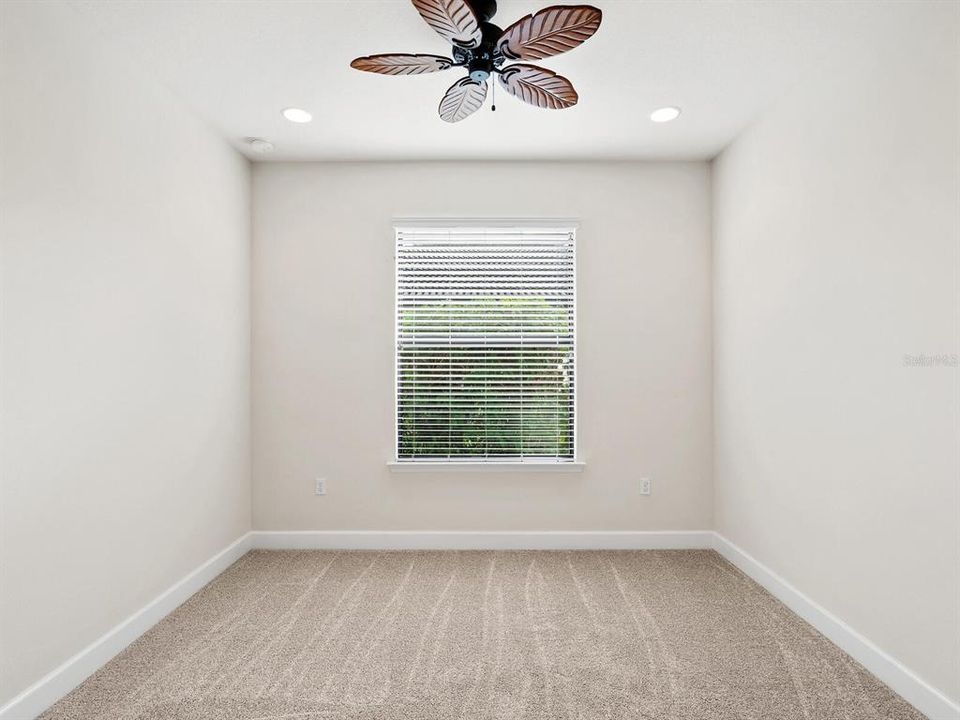 На продажу: $419,900 (2 спален, 2 ванн, 1908 Квадратных фут)