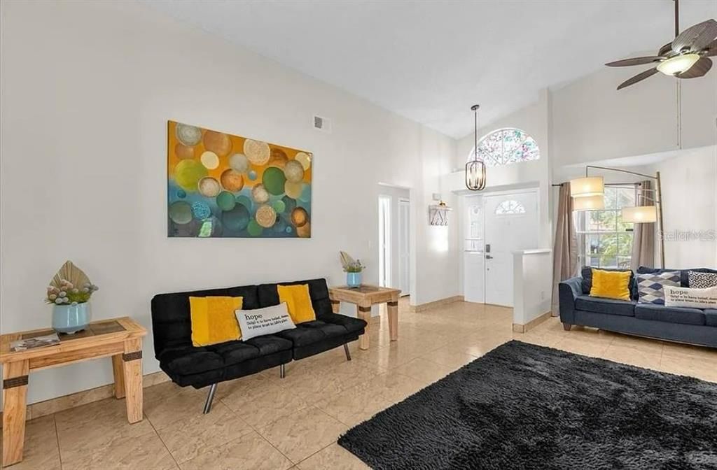 For Rent: $2,800 (3 beds, 2 baths, 1565 Square Feet)