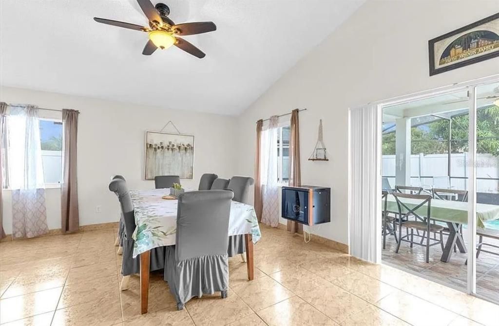 For Rent: $2,800 (3 beds, 2 baths, 1565 Square Feet)