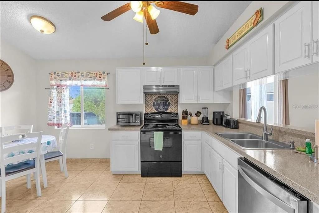 For Rent: $2,800 (3 beds, 2 baths, 1565 Square Feet)