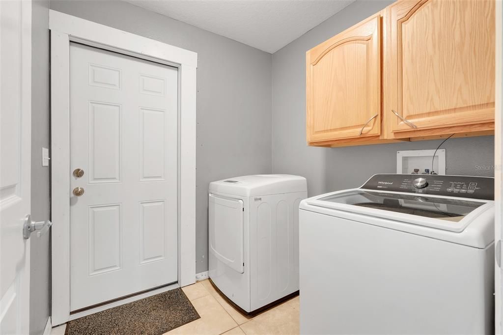 For Sale: $300,000 (3 beds, 2 baths, 1435 Square Feet)