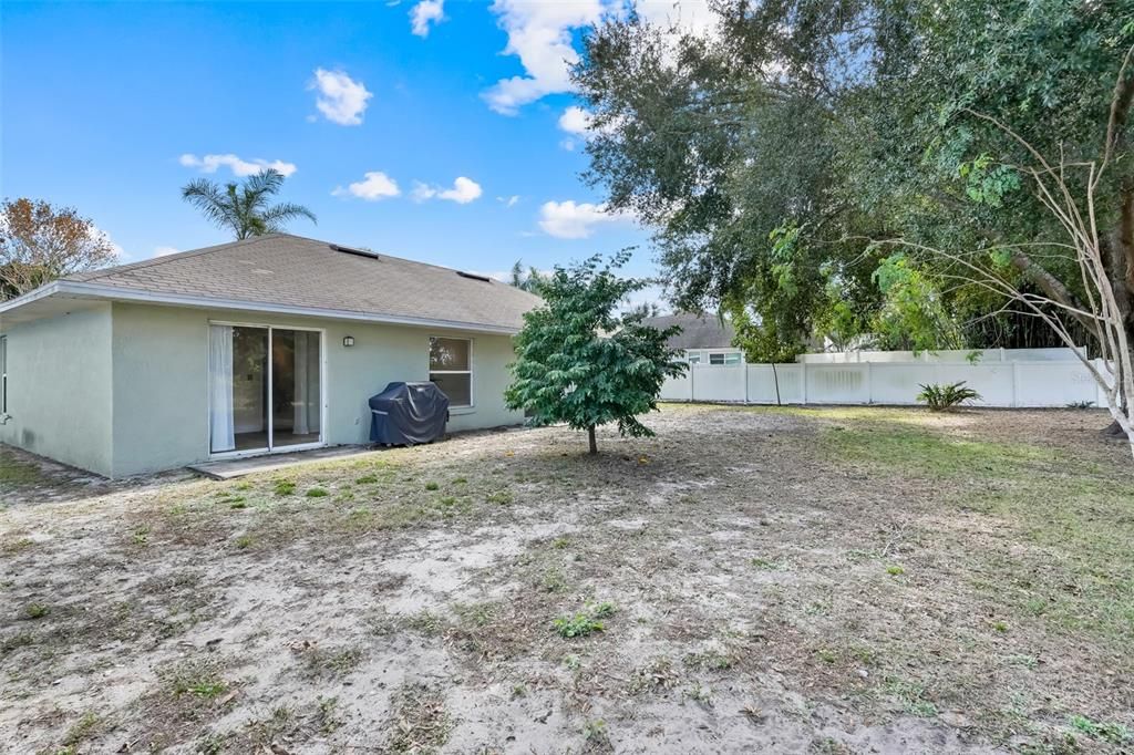 For Sale: $300,000 (3 beds, 2 baths, 1435 Square Feet)