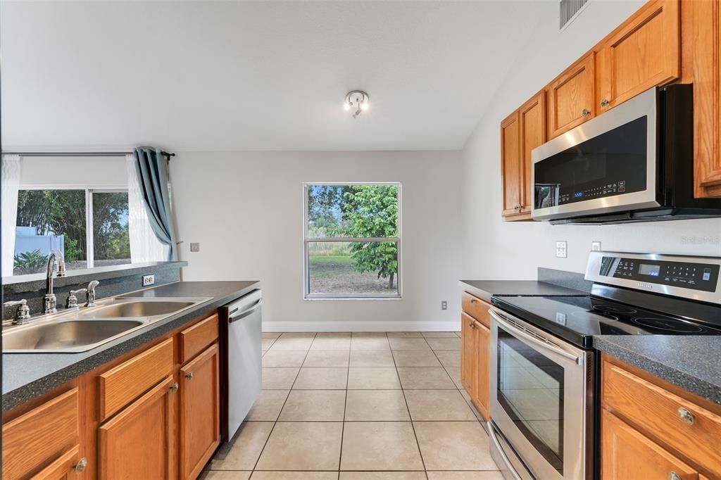 For Sale: $300,000 (3 beds, 2 baths, 1435 Square Feet)