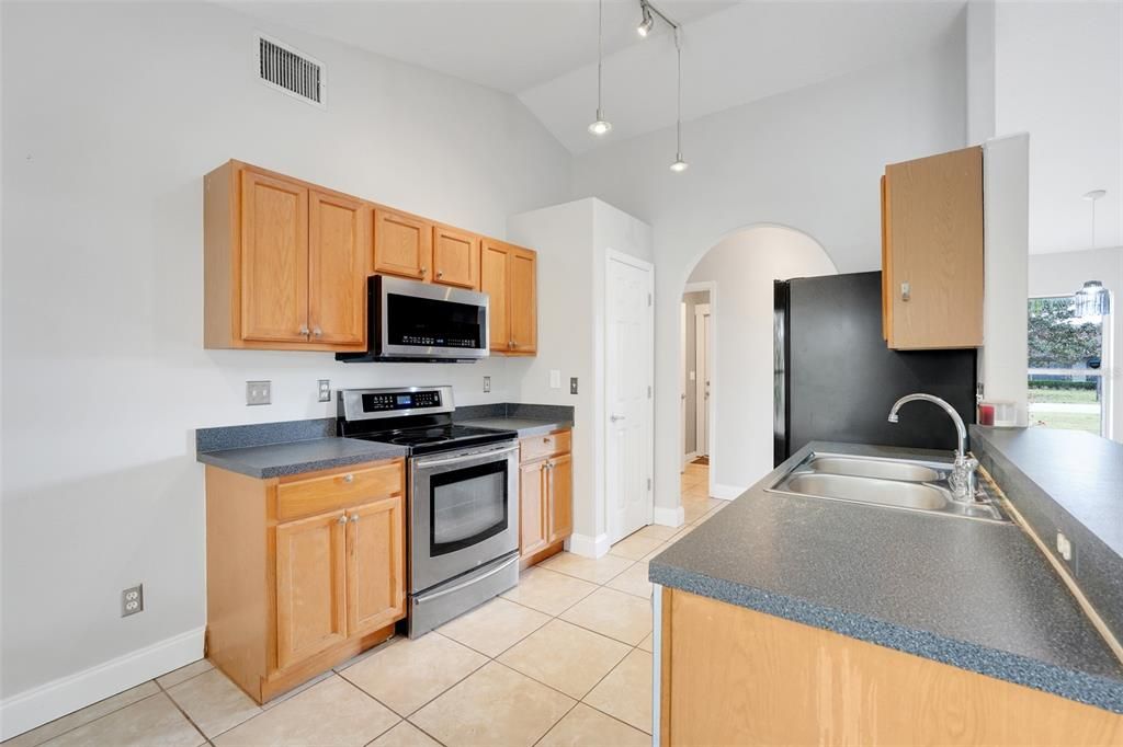 For Sale: $300,000 (3 beds, 2 baths, 1435 Square Feet)