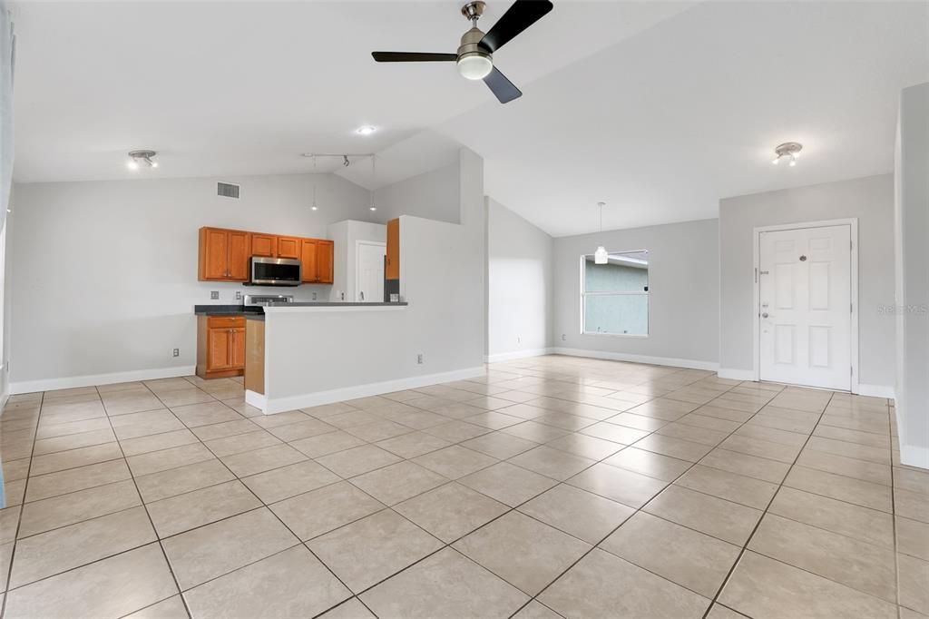 For Sale: $300,000 (3 beds, 2 baths, 1435 Square Feet)