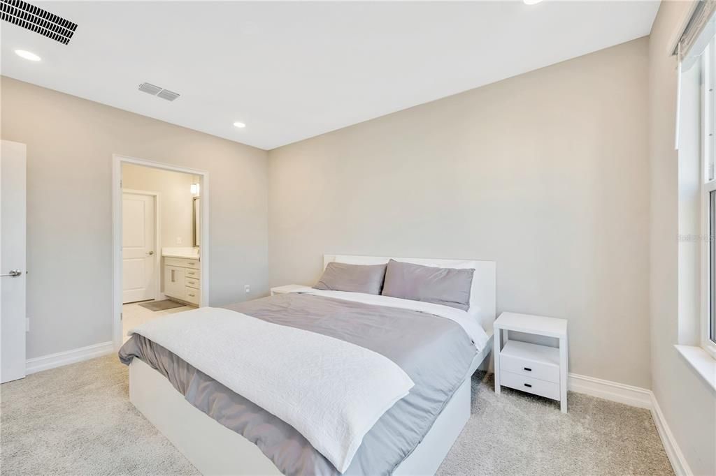 For Rent: $8,500 (4 beds, 3 baths, 2972 Square Feet)