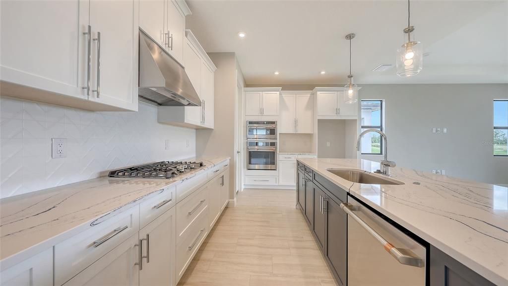 На продажу: $569,990 (3 спален, 3 ванн, 2129 Квадратных фут)