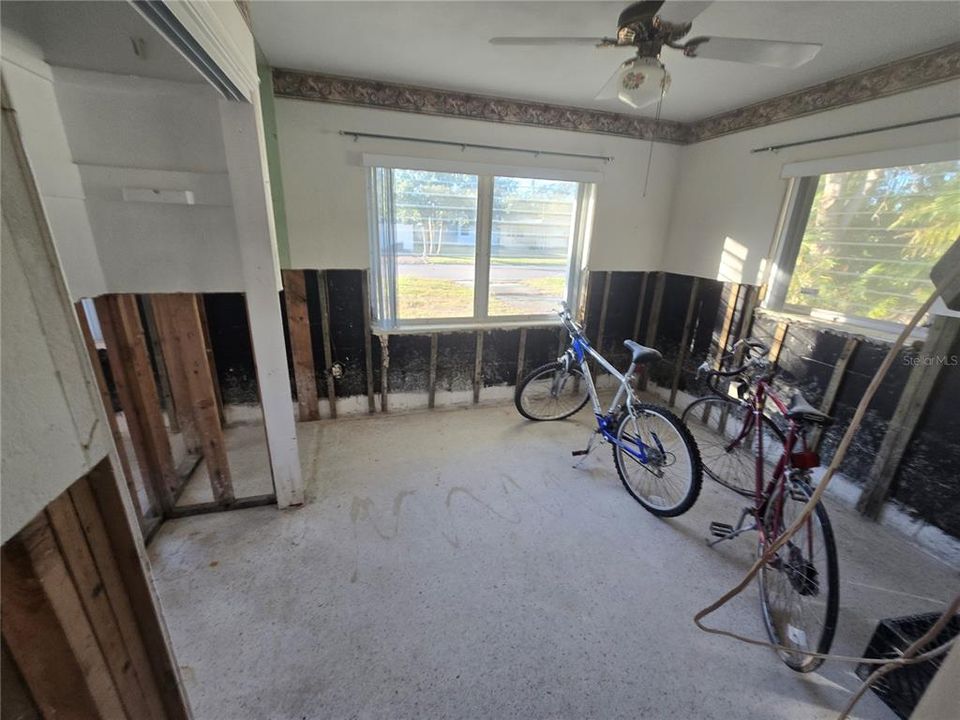 На продажу: $249,000 (2 спален, 1 ванн, 840 Квадратных фут)