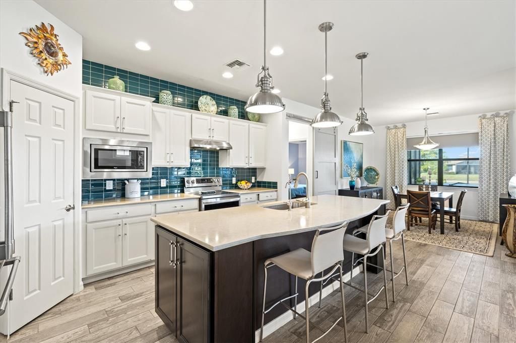 На продажу: $600,000 (4 спален, 2 ванн, 2178 Квадратных фут)