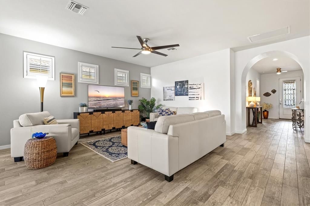 На продажу: $600,000 (4 спален, 2 ванн, 2178 Квадратных фут)