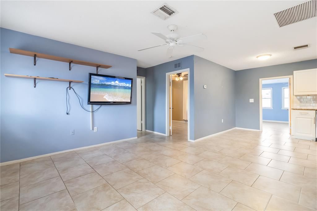 出租: $1,900 (3 贝兹, 2 浴室, 1209 平方英尺)