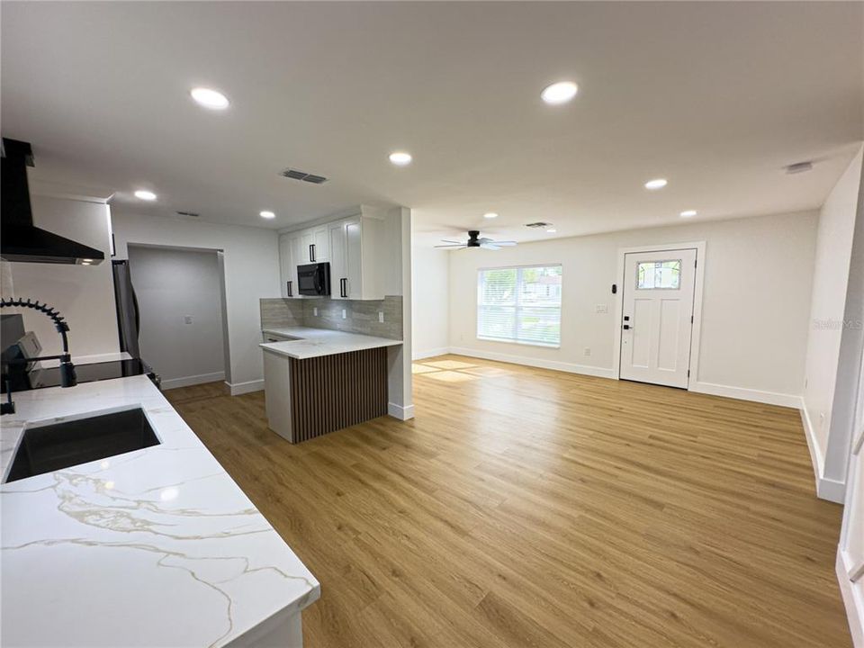 待售: $579,000 (3 贝兹, 2 浴室, 1467 平方英尺)