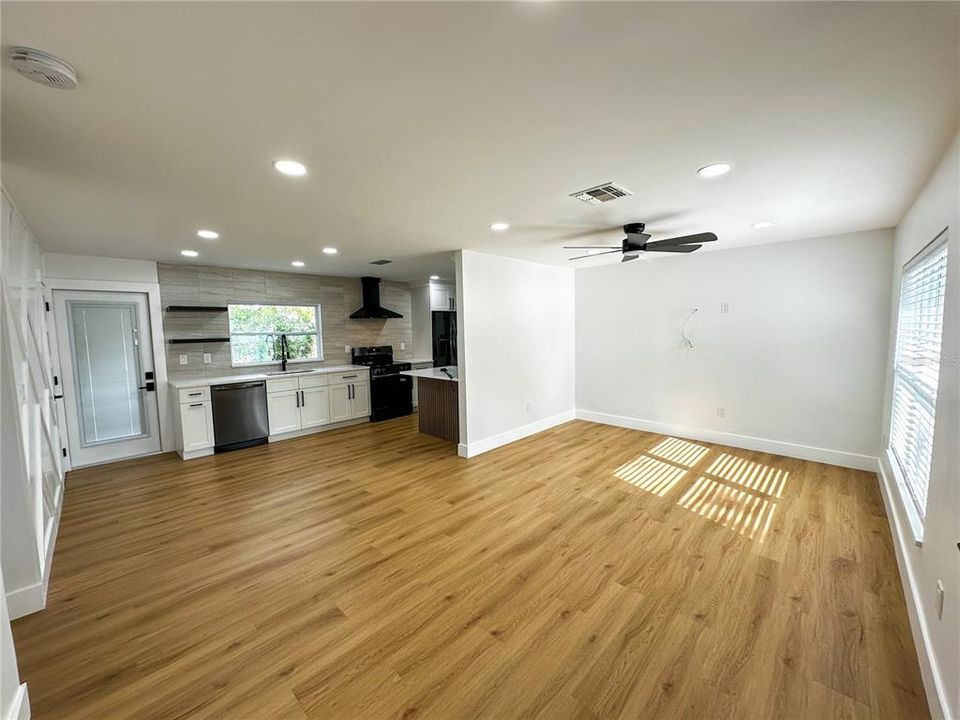 待售: $579,000 (3 贝兹, 2 浴室, 1467 平方英尺)