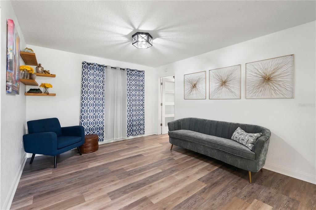 待售: $385,000 (3 贝兹, 2 浴室, 1920 平方英尺)