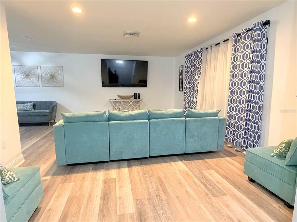 待售: $385,000 (3 贝兹, 2 浴室, 1920 平方英尺)