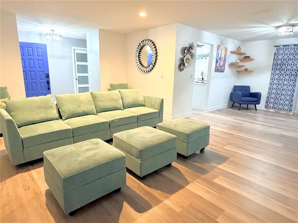 待售: $385,000 (3 贝兹, 2 浴室, 1920 平方英尺)