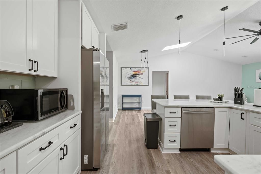 待售: $385,000 (3 贝兹, 2 浴室, 1920 平方英尺)