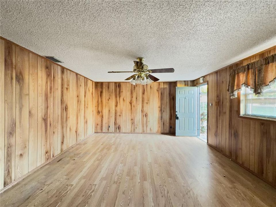 En Venta: $325,000 (3 camas, 2 baños, 1582 Pies cuadrados)