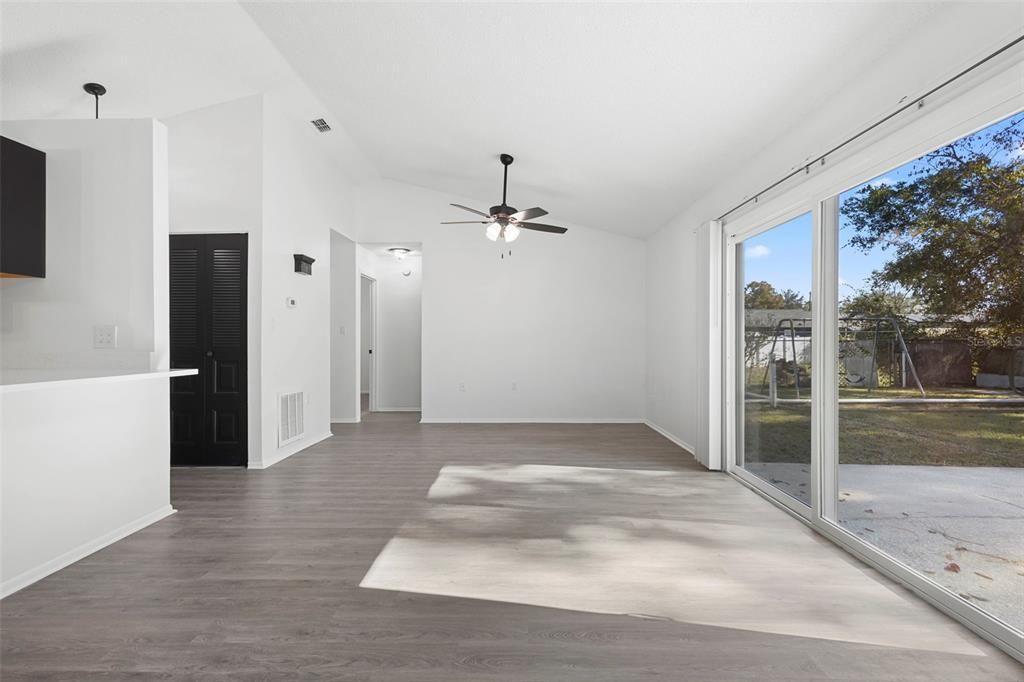 For Sale: $275,000 (3 beds, 2 baths, 1080 Square Feet)