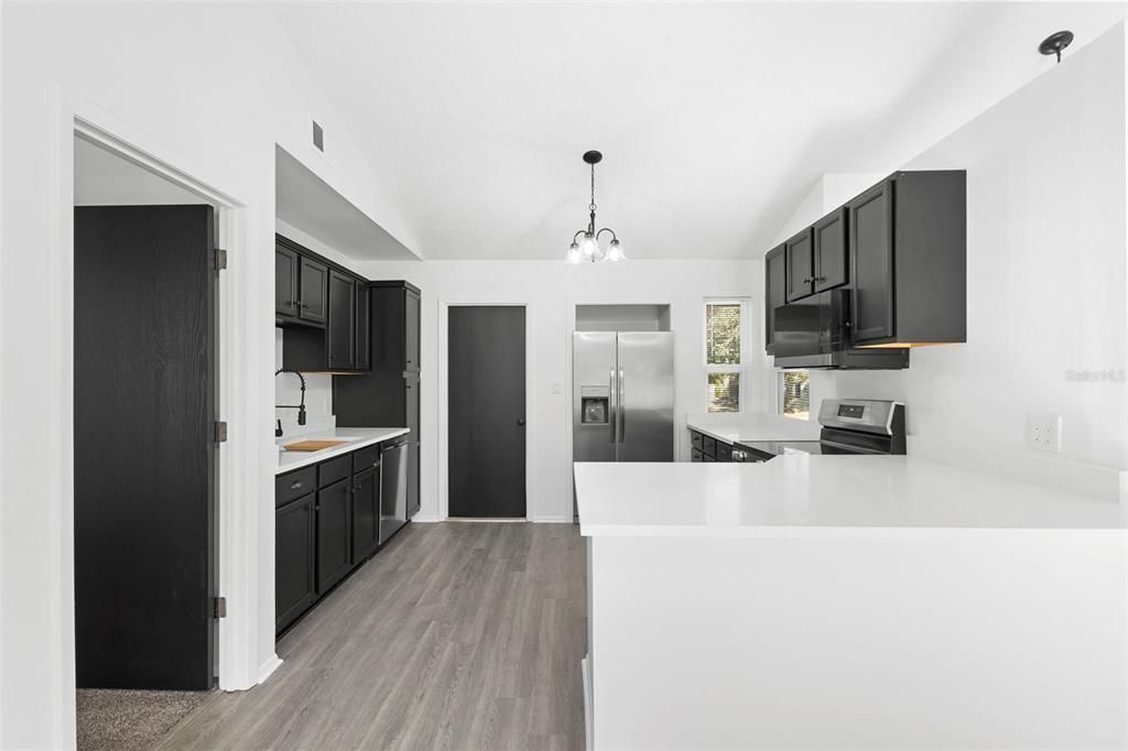 For Sale: $275,000 (3 beds, 2 baths, 1080 Square Feet)