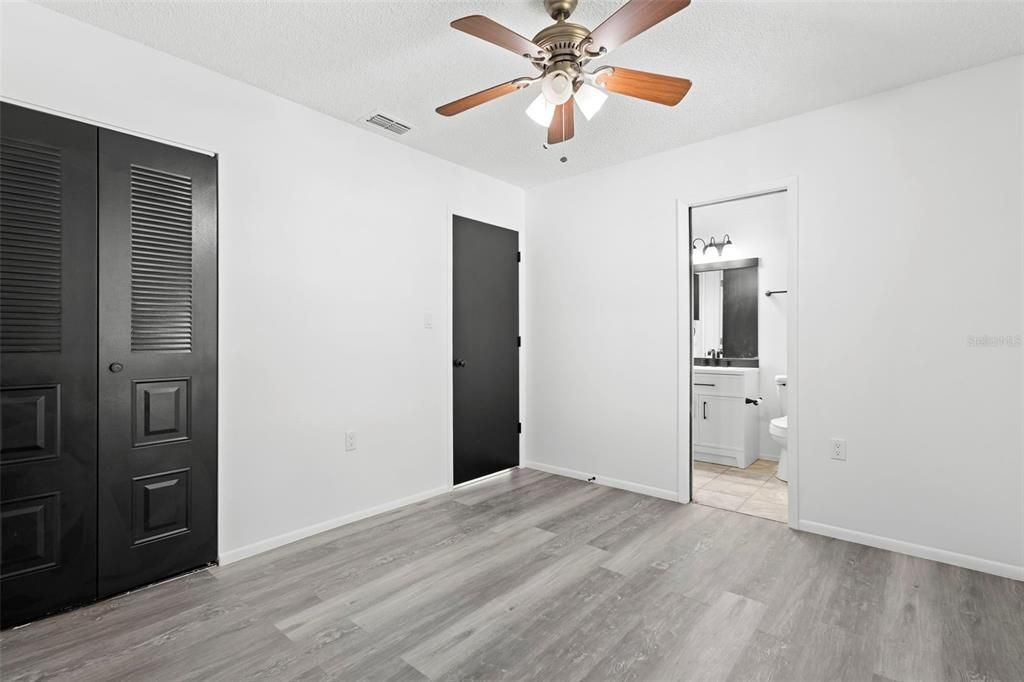 For Sale: $275,000 (3 beds, 2 baths, 1080 Square Feet)