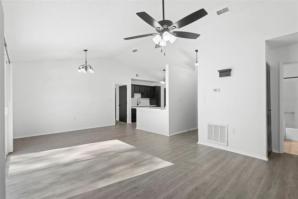 For Sale: $275,000 (3 beds, 2 baths, 1080 Square Feet)