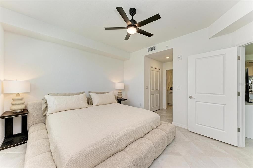 В аренду: $4,500 (3 спален, 2 ванн, 1301 Квадратных фут)