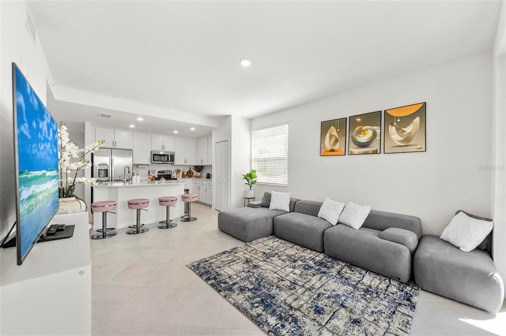 В аренду: $4,500 (3 спален, 2 ванн, 1301 Квадратных фут)