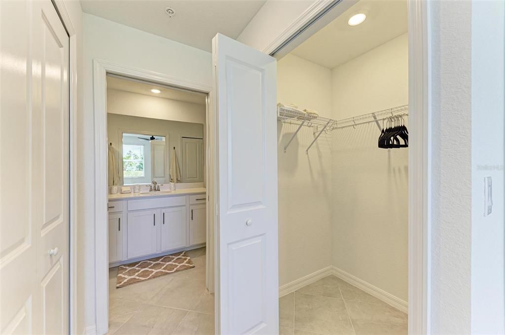 В аренду: $4,500 (3 спален, 2 ванн, 1301 Квадратных фут)