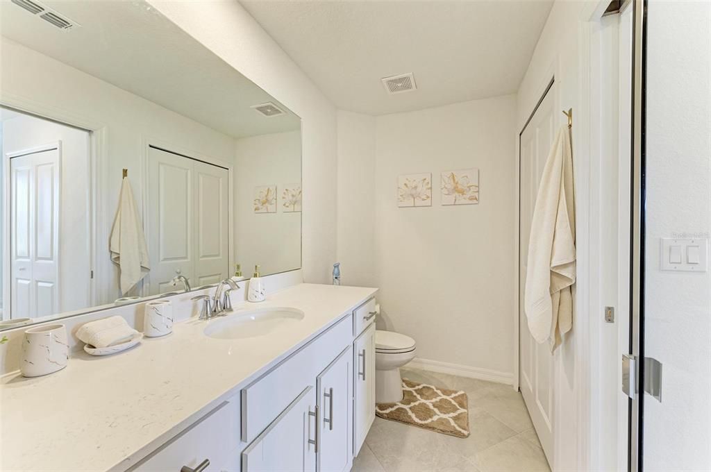 В аренду: $4,500 (3 спален, 2 ванн, 1301 Квадратных фут)