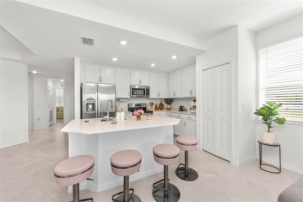 В аренду: $4,500 (3 спален, 2 ванн, 1301 Квадратных фут)