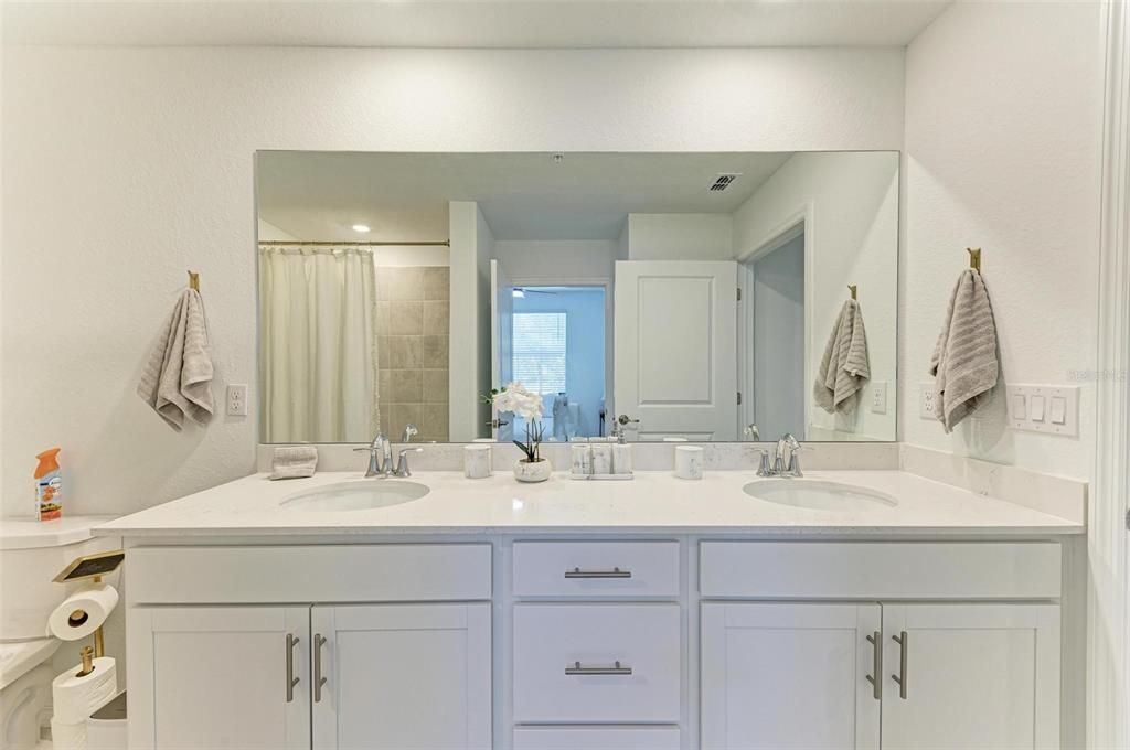 В аренду: $4,500 (3 спален, 2 ванн, 1301 Квадратных фут)