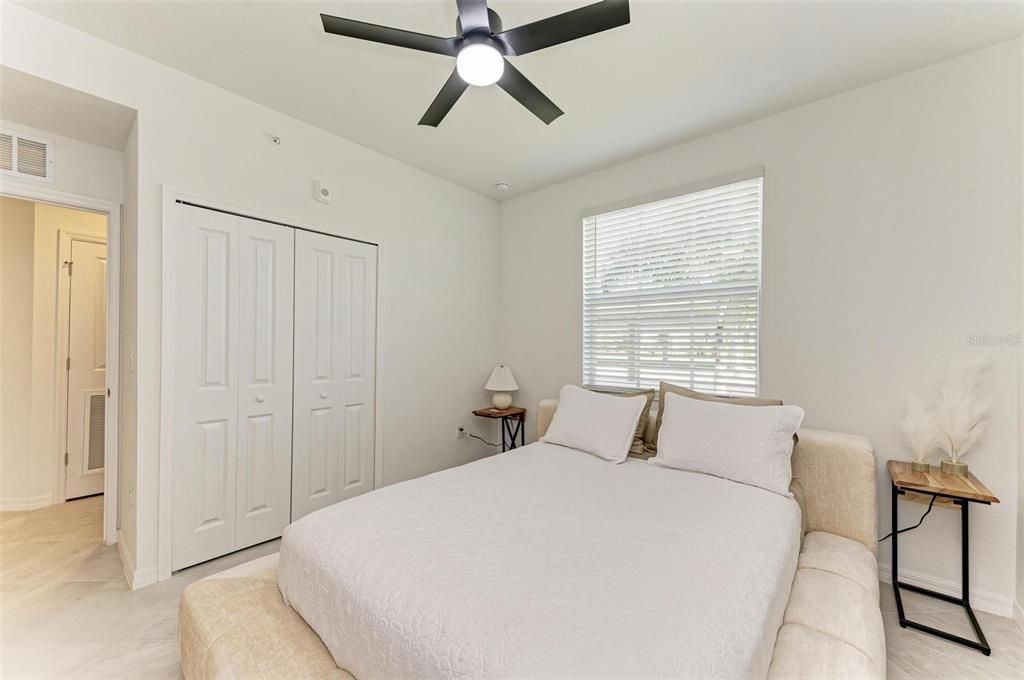 В аренду: $4,500 (3 спален, 2 ванн, 1301 Квадратных фут)