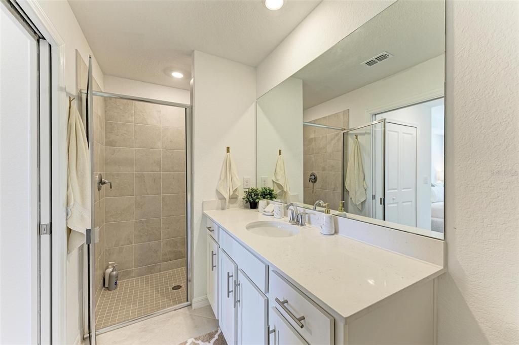 В аренду: $4,500 (3 спален, 2 ванн, 1301 Квадратных фут)