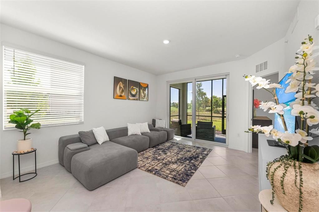 В аренду: $4,500 (3 спален, 2 ванн, 1301 Квадратных фут)