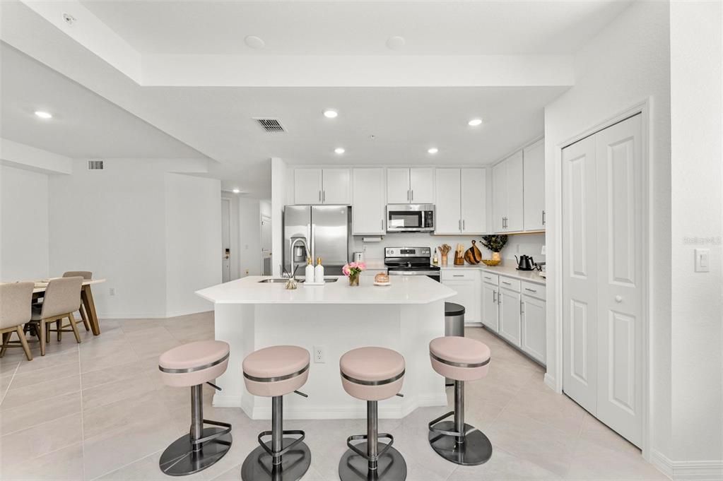 В аренду: $4,500 (3 спален, 2 ванн, 1301 Квадратных фут)