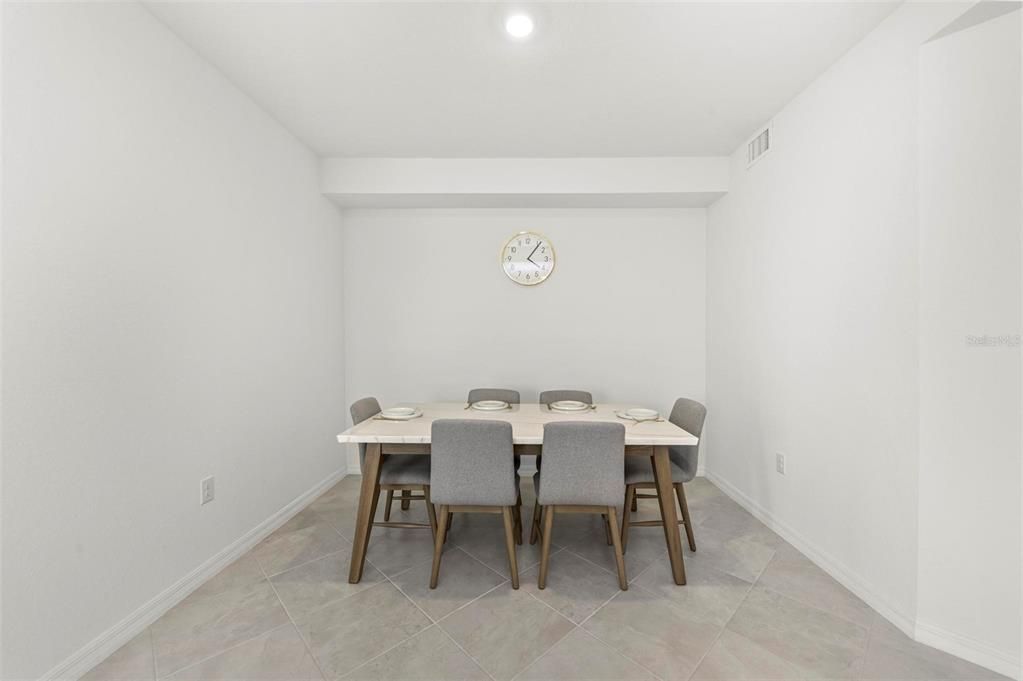 В аренду: $4,500 (3 спален, 2 ванн, 1301 Квадратных фут)