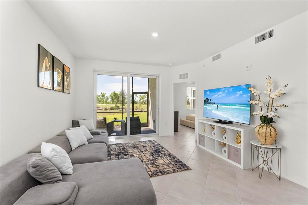 В аренду: $4,500 (3 спален, 2 ванн, 1301 Квадратных фут)