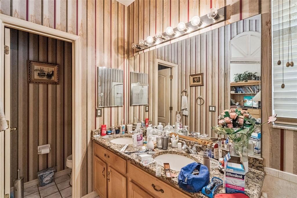 En Venta: $449,000 (4 camas, 2 baños, 1952 Pies cuadrados)