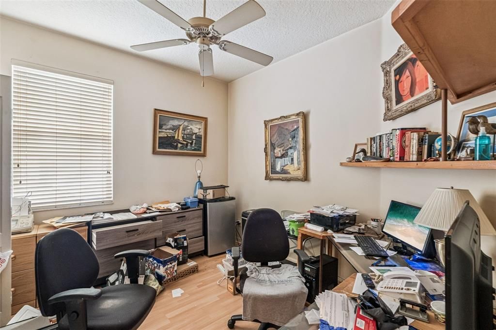 En Venta: $449,000 (4 camas, 2 baños, 1952 Pies cuadrados)