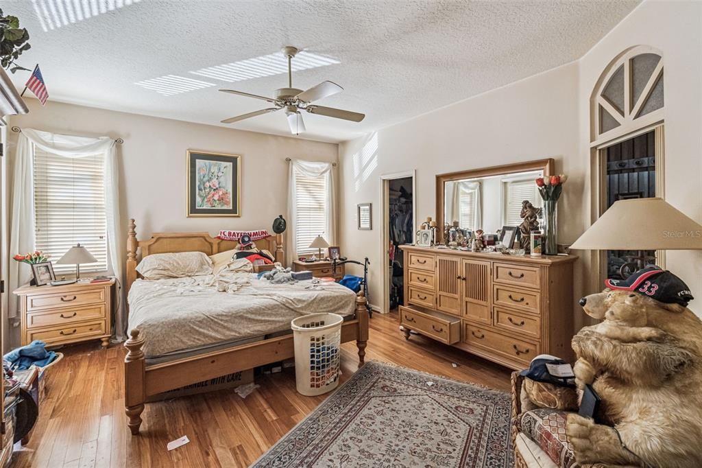 En Venta: $449,000 (4 camas, 2 baños, 1952 Pies cuadrados)