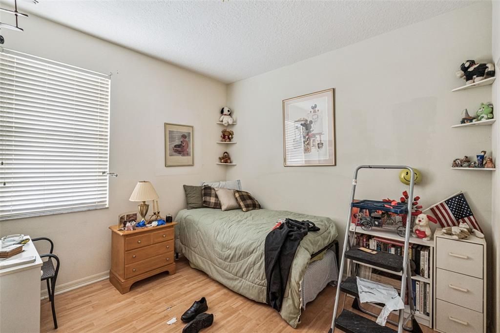 En Venta: $449,000 (4 camas, 2 baños, 1952 Pies cuadrados)