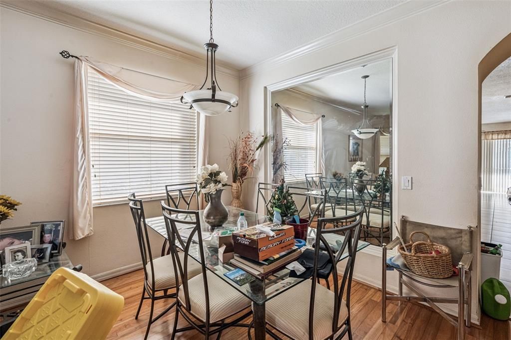 En Venta: $449,000 (4 camas, 2 baños, 1952 Pies cuadrados)