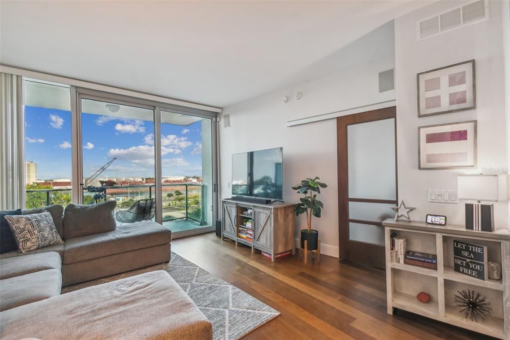 出租: $3,200 (2 贝兹, 2 浴室, 1237 平方英尺)